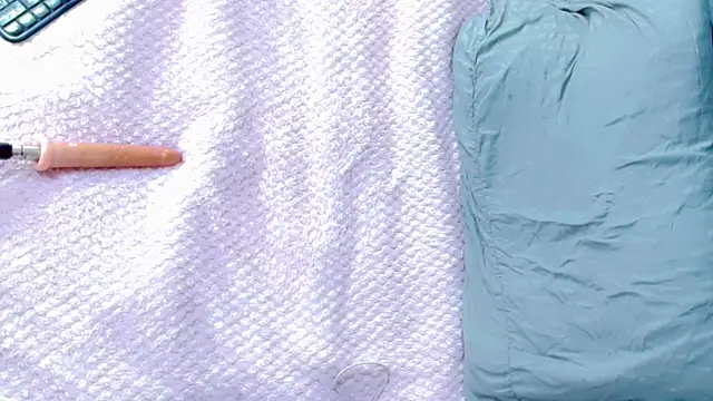 Imannejulienne online show from January 7, 2026, 3:42 am