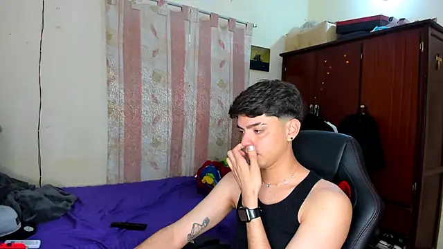 dylancrugerx online show from January 1, 2025, 9:09 pm