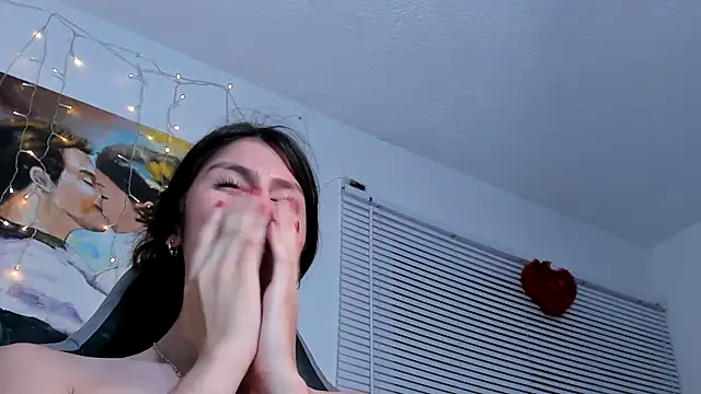 valeria gonzales  online show from December 21, 2024, 7:45 am