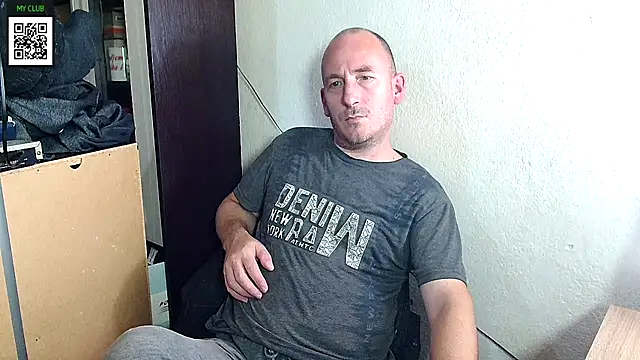 Snapshot of Johan___Barker chatting on December 9, 2024, 4:37 pm Johan   Barker online show from December 9, 2024, 4:37 pm