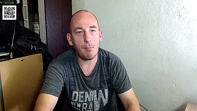 Snapshot of Johan___Barker chatting on December 9, 2024, 7:39 pm Johan   Barker online show from December 9, 2024, 7:39 pm