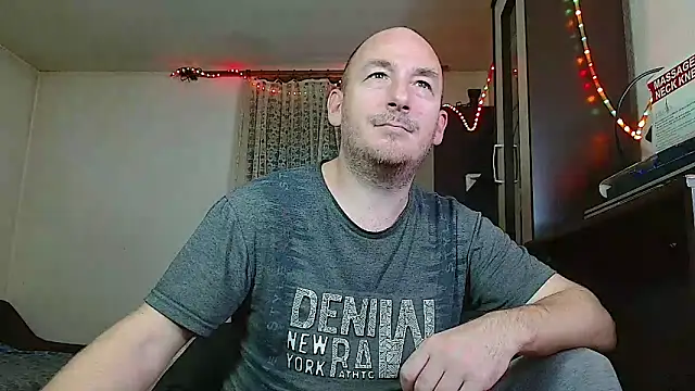 Snapshot of Johan___Barker chatting on December 13, 2024, 11:02 am Johan   Barker online show from December 13, 2024, 11:02 am