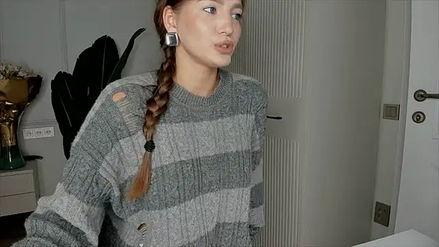 xx leila online show from November 9, 2025, 10:24 am