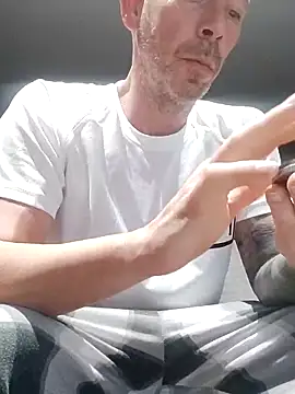 207RCCam online show from September 13, 2025, 4:23 am