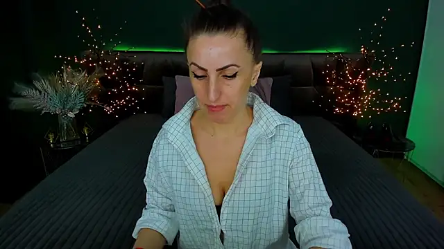 Rebecca Diamond online show from February 6, 2025, 6:40 am