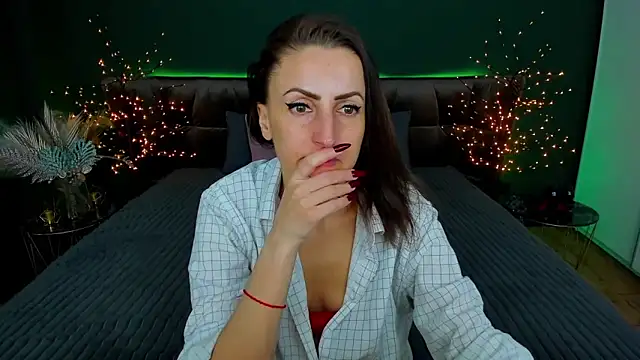 Rebecca Diamond online show from February 12, 2025, 12:55 pm