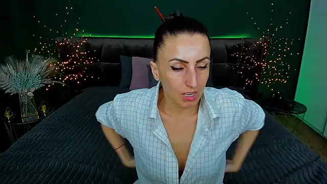 Rebecca Diamond online show from March 10, 2025, 3:52 pm