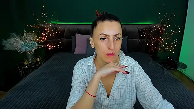 Rebecca Diamond online show from March 12, 2025, 5:57 am