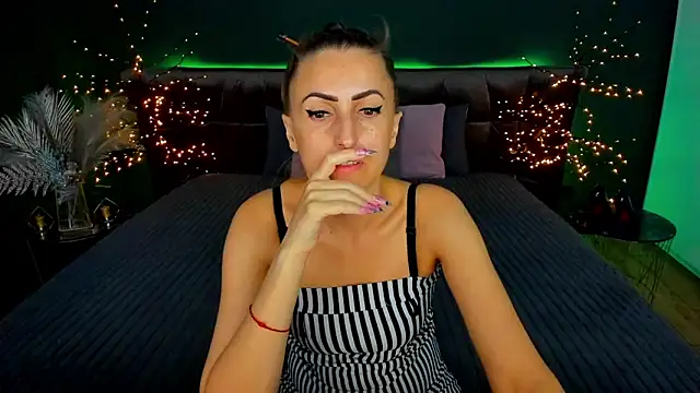 Rebecca Diamond online show from September 16, 2025, 5:41 am