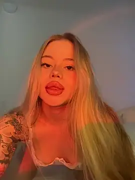 curchez  online show from February 27, 2025, 8:53 pm