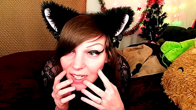 Snapshot of GamerGirlRoxyAndLee chatting on December 29, 2024, 4:16 am GamerGirlRoxyAndLee online show from December 29, 2024, 4:16 am