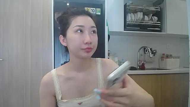 Asiagirll online show from May 13, 2026, 2:09 am
