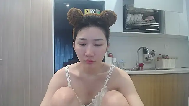 Asiagirll online show from May 18, 2026, 3:24 am
