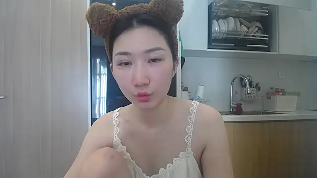 Asiagirll online show from May 27, 2026, 12:07 am