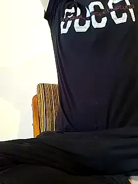 Snapshot of Rolandxxxr chatting on February 23, 2025, 2:57 pm Rolandxxxr online show from February 23, 2025, 2:57 pm