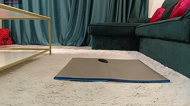 natasha-bigas online show from October 8, 2025, 7:11 pm