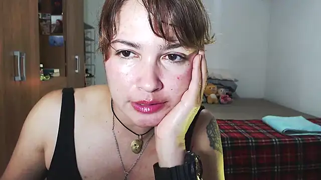 solamatista11 online show from December 18, 2025, 9:21 pm