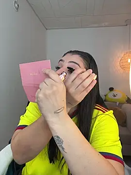 Snapshot of YummyAnna_ chatting on January 7, 2026, 7:38 pm YummyAnna online show from January 7, 2026, 7:38 pm