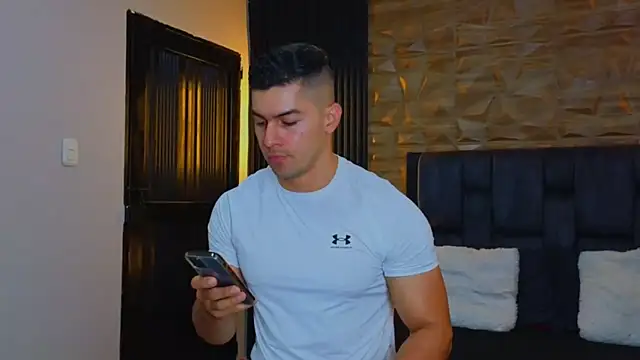 FelipeAndMarcello3 online show from February 14, 2025, 10:47 pm