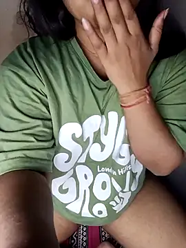 Sweet-Berry online show from February 6, 2025, 11:37 pm