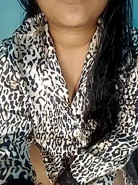 Sweet-Berry online show from March 12, 2025, 6:55 pm