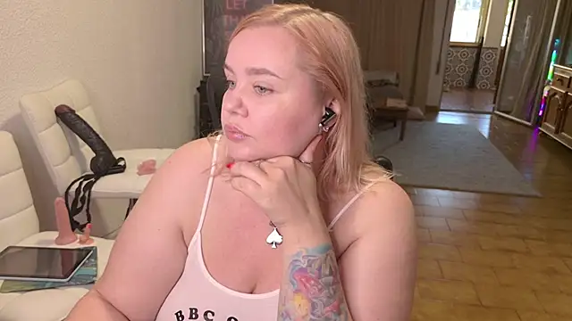 MargotGrey online show from October 28, 2025, 2:53 pm