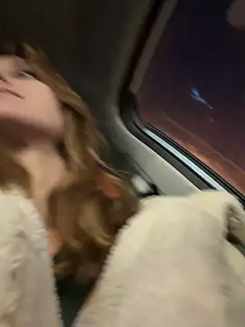 -AngelAri- online show from April 9, 2026, 6:02 pm