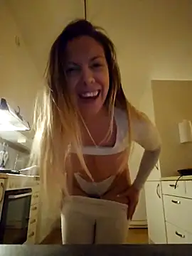 novaforyou1 online show from February 19, 2025, 8:10 pm