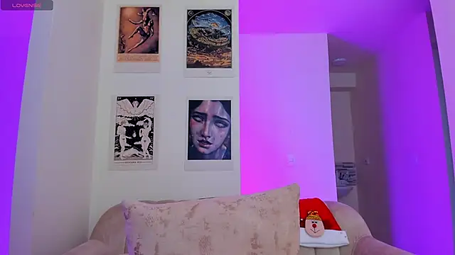 Moonlight1002 online show from December 3, 2024, 4:03 am