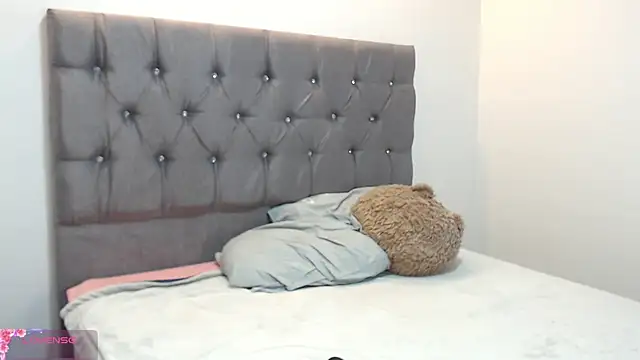 Maya Lewis online show from December 12, 2024, 11:36 pm