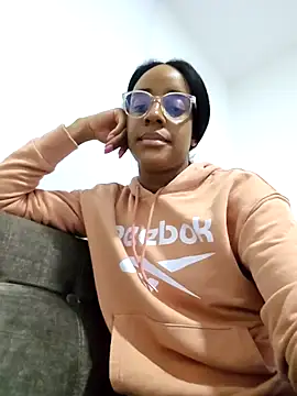 Maya Lewis online show from October 5, 2025, 5:39 am