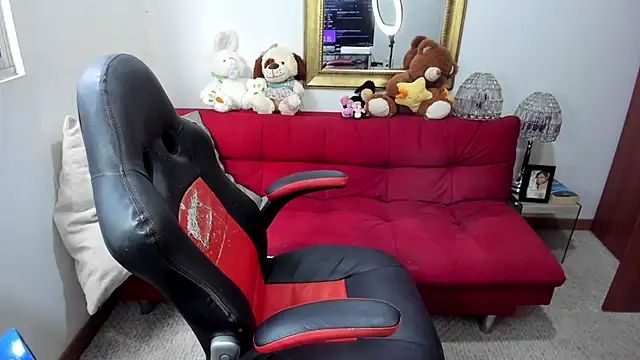 NicolettColin online show from December 9, 2024, 8:01 pm