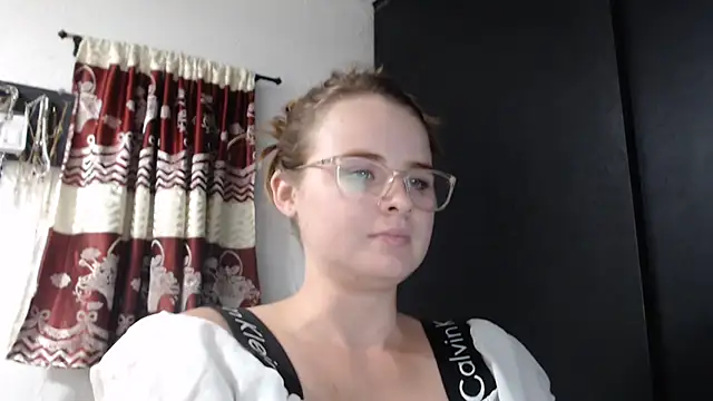 HellenMiyer1111 online show from September 12, 2025, 7:36 pm