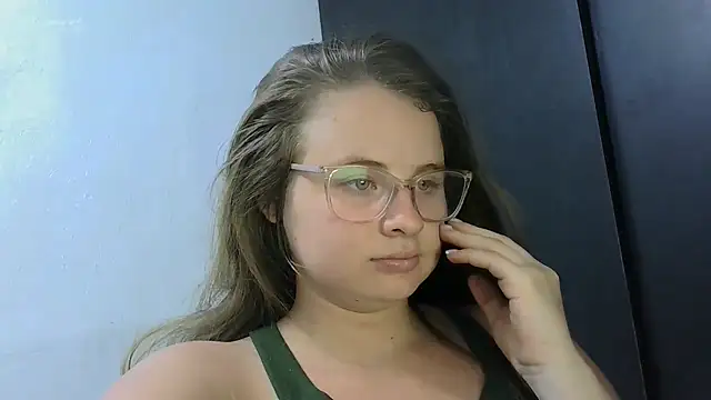 HellenMiyer1111 online show from June 3, 2026, 11:10 pm