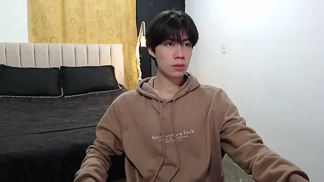 Snapshot of Elio-cam chatting on February 17, 2025, 9:13 am Elio-cam online show from February 17, 2025, 9:13 am