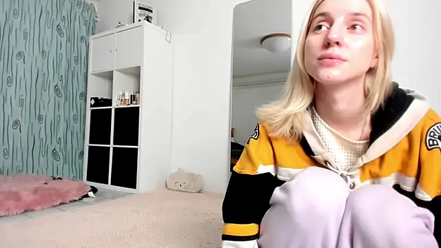 KenzieDawton online show from December 7, 2024, 4:42 am