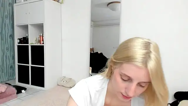 KenzieDawton online show from March 21, 2026, 6:44 pm