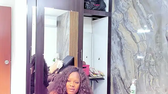 LauraSaenz01 online show from March 9, 2025, 4:11 pm