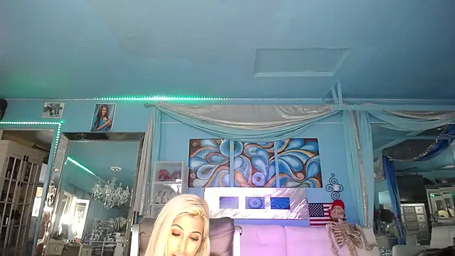 ADRIANNA FOX online show from March 4, 2025, 12:44 pm