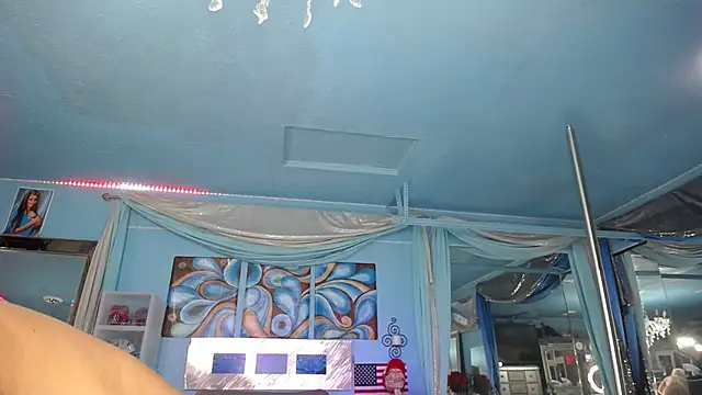 ADRIANNA FOX online show from September 14, 2025, 8:24 am