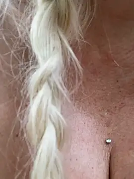 ADRIANNA FOX online show from April 16, 2026, 11:29 pm