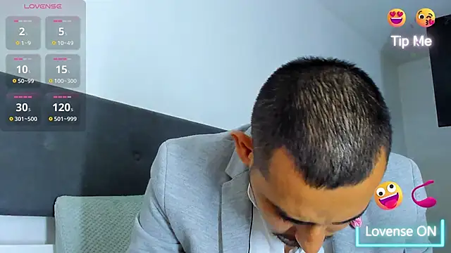 jhonyalzate2 online show from March 9, 2025, 1:56 am