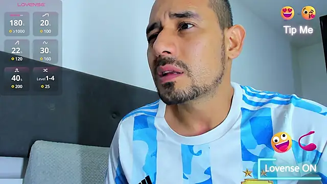 jhonyalzate2 online show from March 11, 2025, 11:48 pm