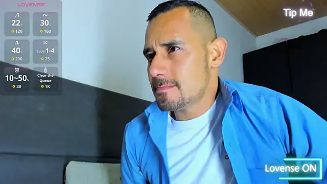 jhonyalzate2 online show from October 15, 2025, 2:44 am