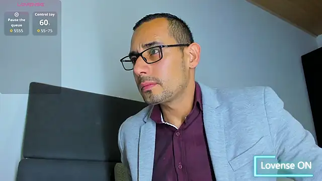 jhonyalzate2 online show from December 18, 2025, 1:11 am