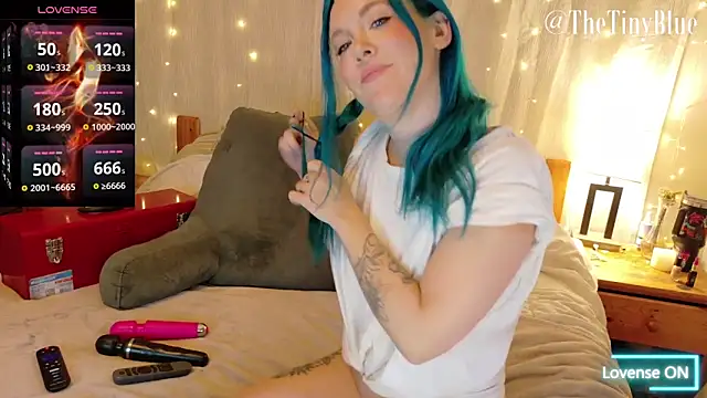 thetinyblue online show from October 6, 2025, 4:26 pm