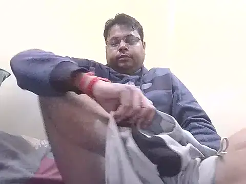 aakash ModelBrown online show from January 14, 2026, 2:33 pm