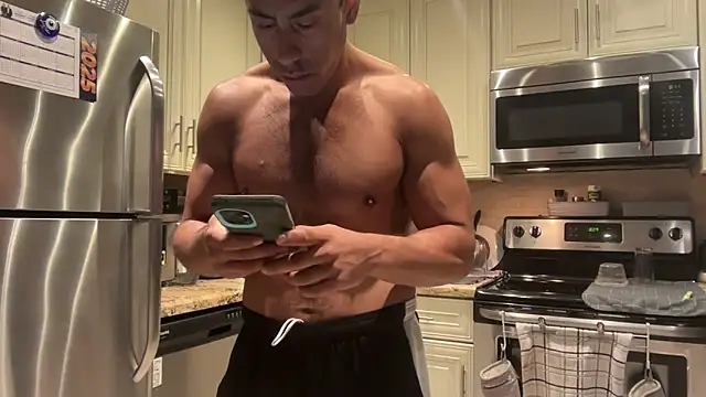 BigGuyMuscle online show from March 7, 2025, 1:31 am