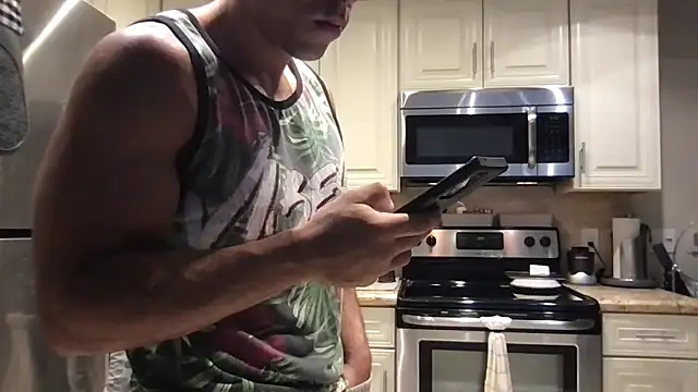 Snapshot of BigGuyMuscle chatting on May 1, 2026, 7:40 pm BigGuyMuscle online show from May 1, 2026, 7:40 pm