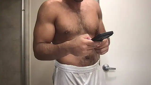 Snapshot of BigGuyMuscle chatting on May 14, 2026, 10:38 pm BigGuyMuscle online show from May 14, 2026, 10:38 pm